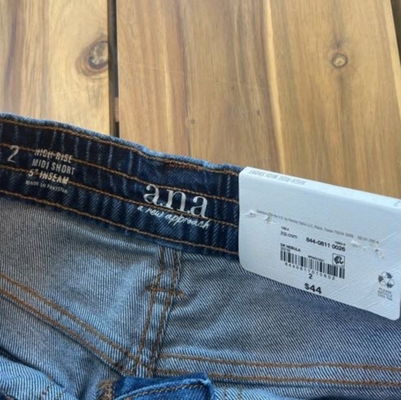 Nwt a.n.a Womens High Rise Midi Cargo Shorts 5" Inseam Size 2 - Picture 4 of 5